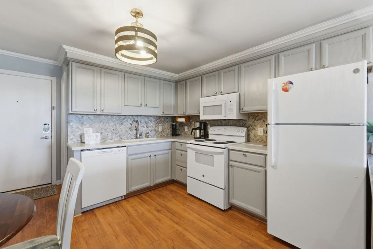 9670 Shore Dr. Photo 10