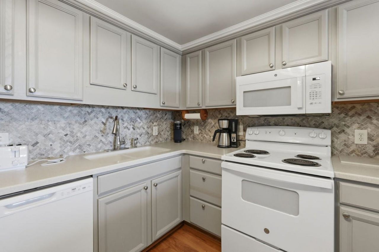 9670 Shore Dr. Photo 11