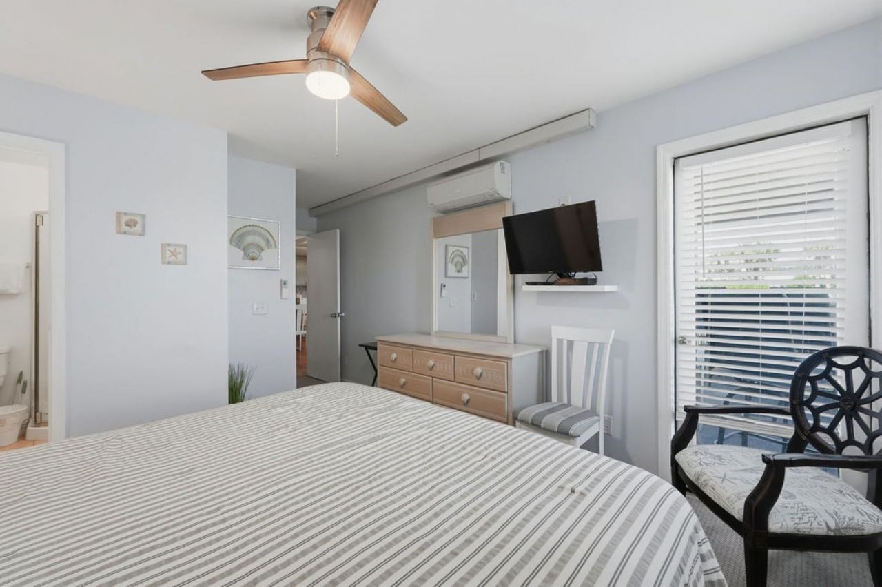 9670 Shore Dr. Photo 19