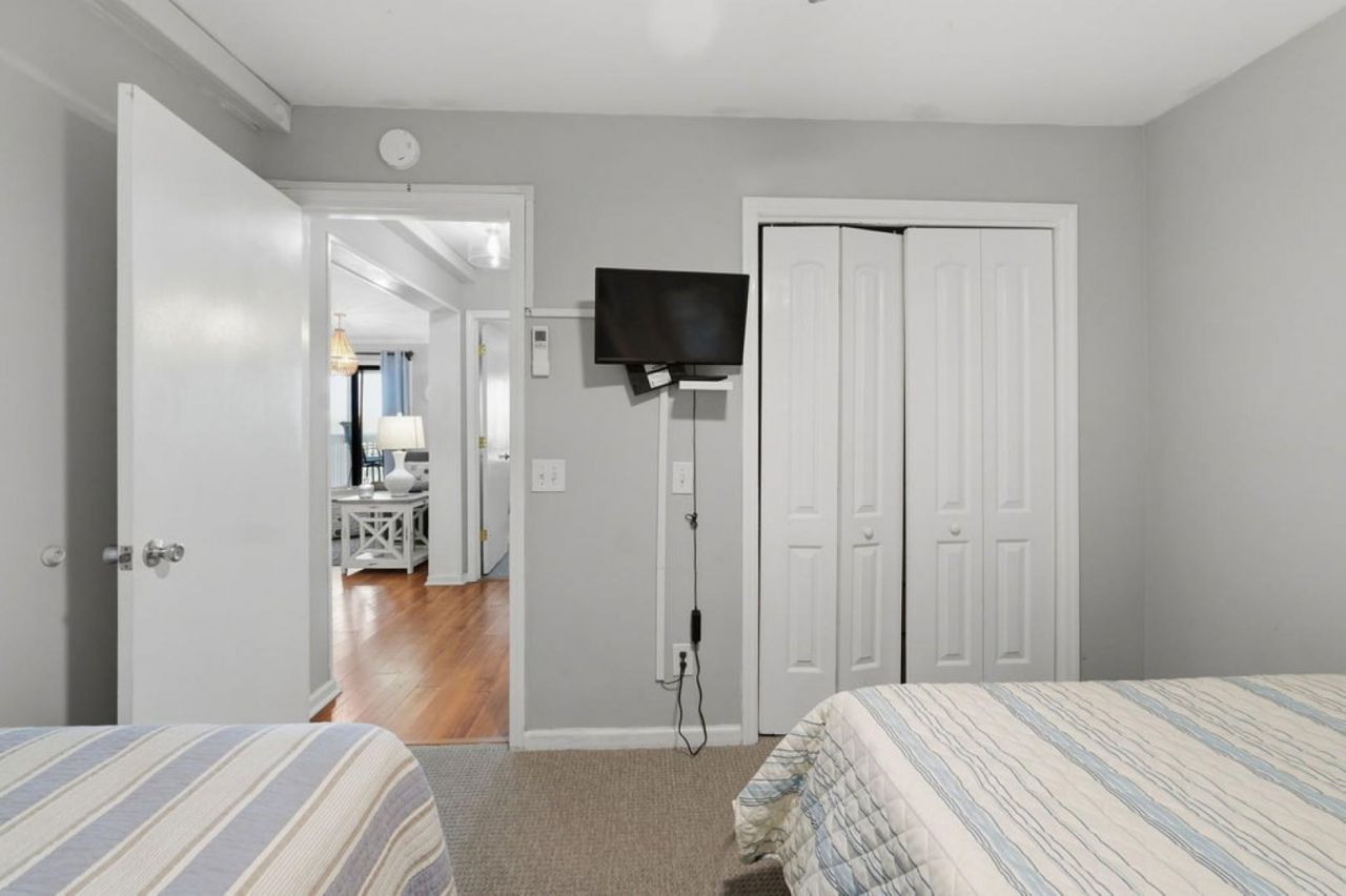 9670 Shore Dr. Photo 24