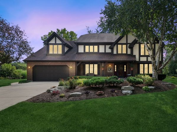 808 Lyndhurst Court, Naperville, IL 60563