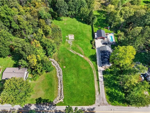 335 E King Street , Chardon, OH 44024