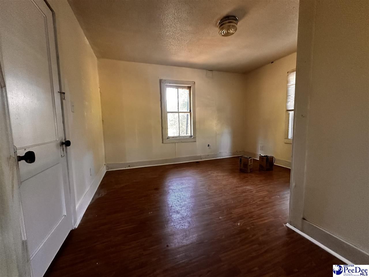 211 E Brooks St Photo 6