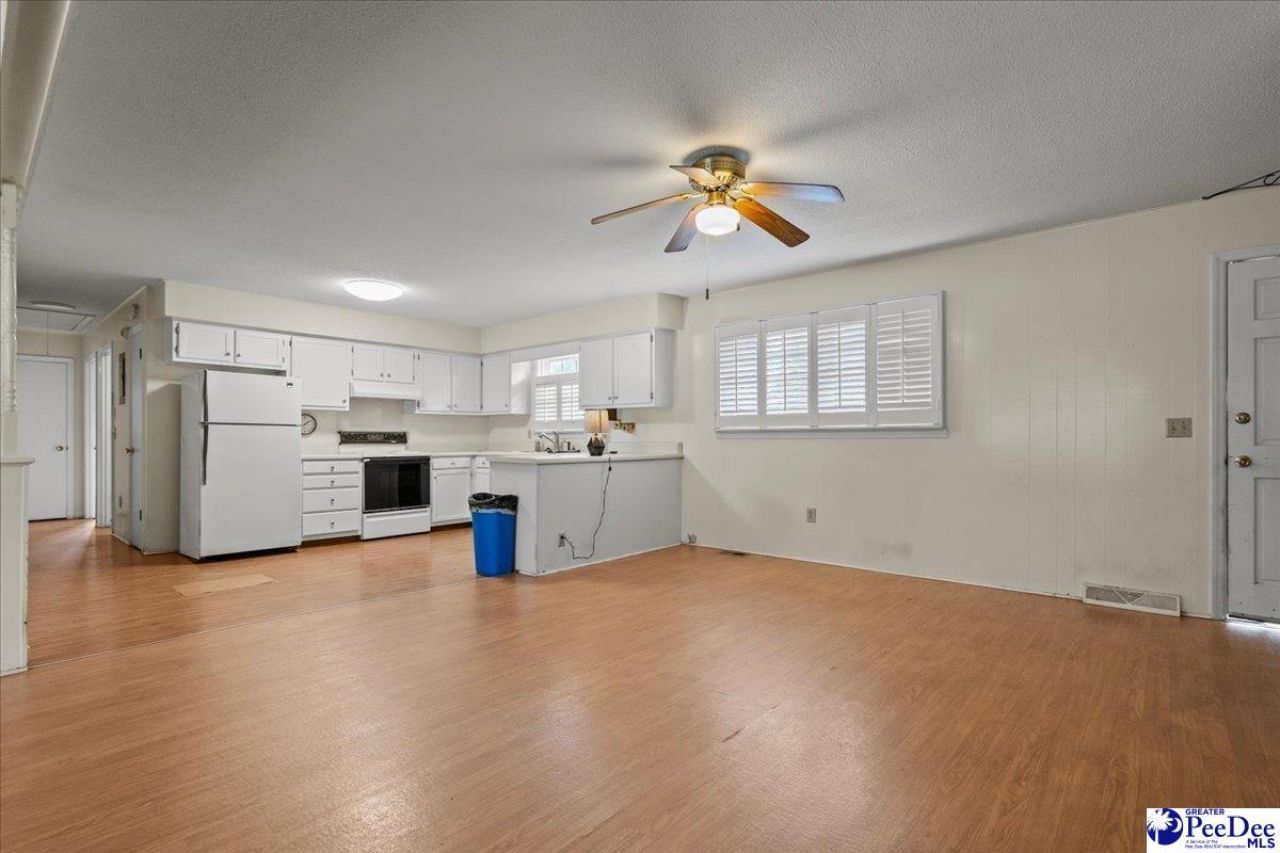 630 E Pigg St Photo 11