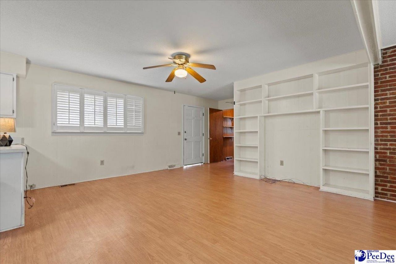 630 E Pigg St Photo 12