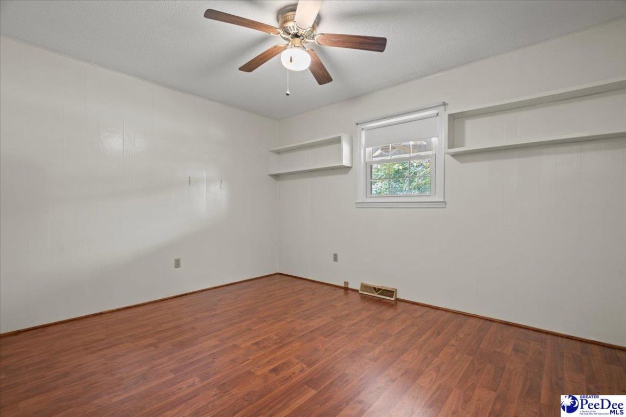 630 E Pigg St Photo 17