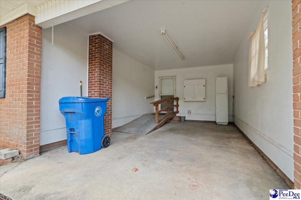 630 E Pigg St Photo 31
