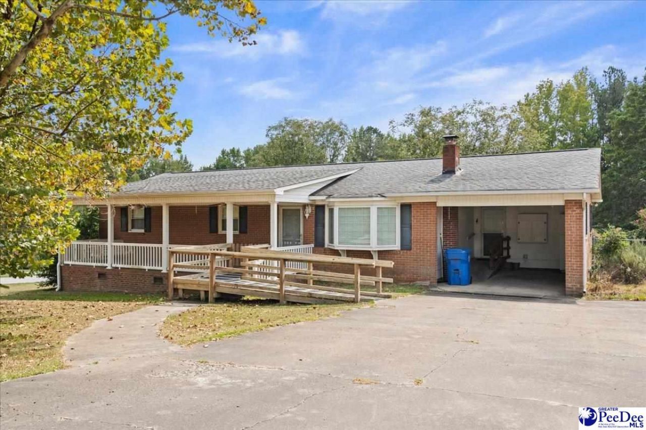 630 E Pigg St Photo 4