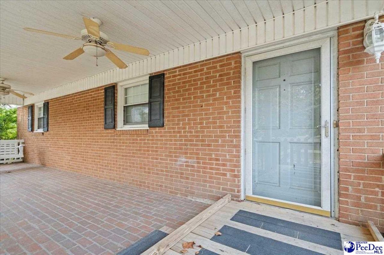 630 E Pigg St Photo 5