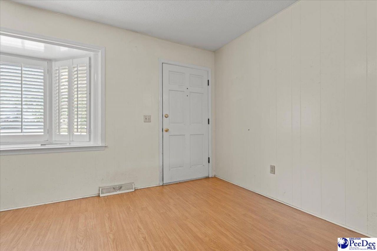 630 E Pigg St Photo 6
