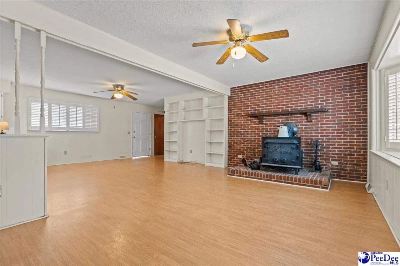 630 E Pigg St Photo 7