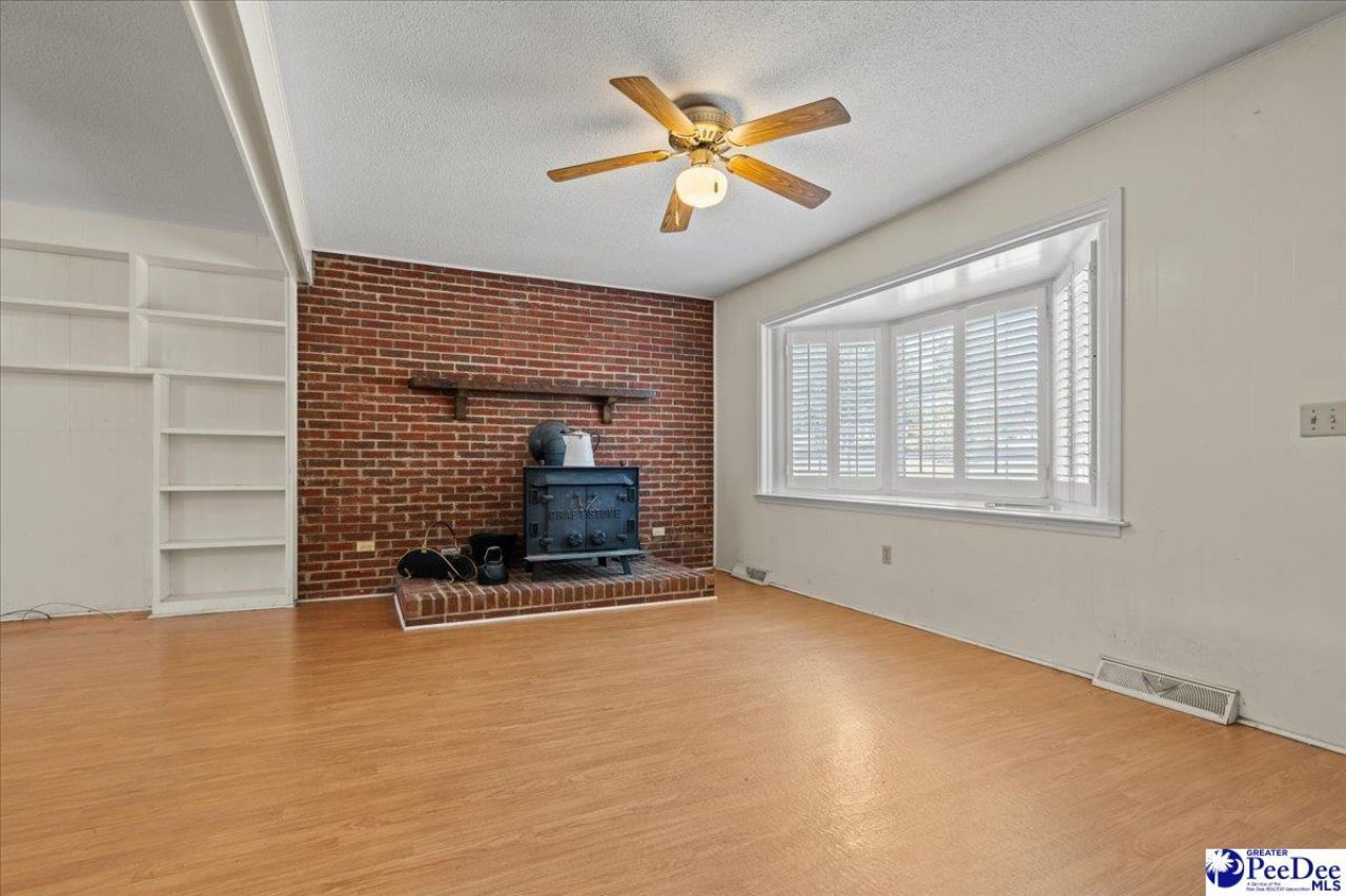 630 E Pigg St Photo 8