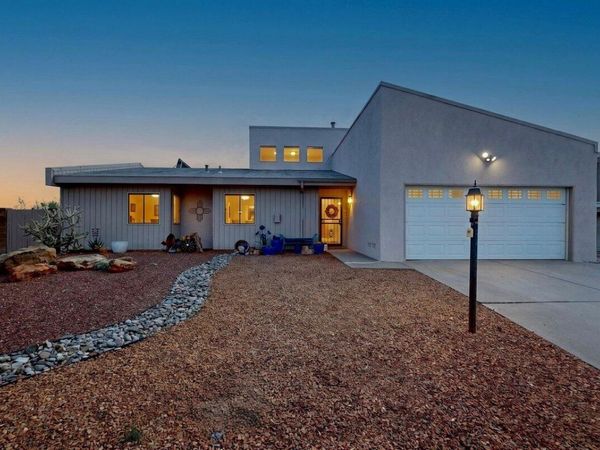 614 Lakeview Circle SE, Rio Rancho, NM 87124