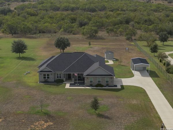 2741 County Road 357, La Vernia, TX 78121