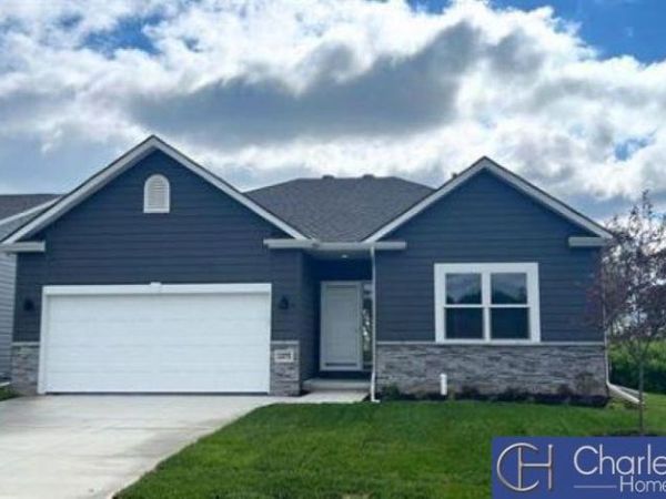 11704 S 54th Street, Bellevue, NE 68133