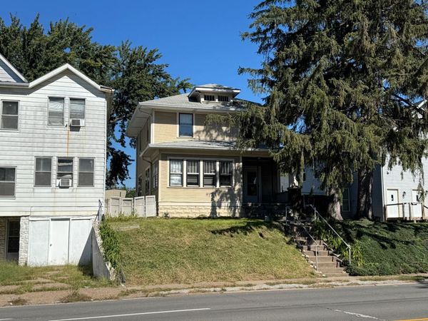 918 W Locust Street , Davenport, IA 52804