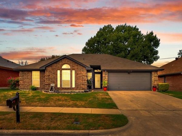 6608 Stetter Drive, Arlington, TX 76001