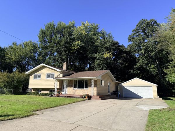5012 Tressa Drive, Lansing, MI 48910