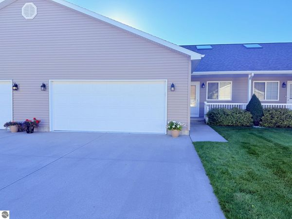 2816 Meadowwood Street, Mt Pleasant, MI 48858