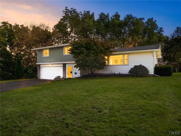133 Oak Hollow Road, Syracuse, NY 13214