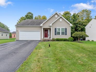 39 Silversides Way , Baldwinsville, NY 13027