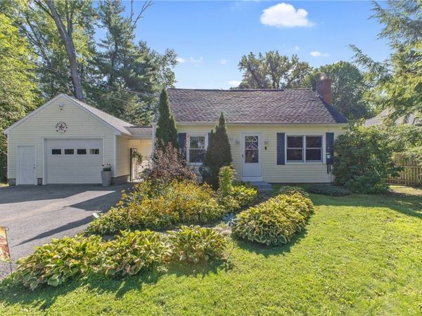 7512 Elmcrest Road , Liverpool, NY 13090
