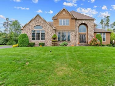 7705 Foxtail Pines, Liverpool, NY 13090