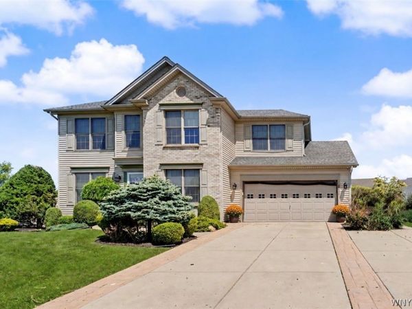 2322 Hobblebush Lane, Lake View, NY 14085
