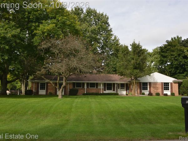 915 Ironstone Drive, Rochester Hills, Mi 48309