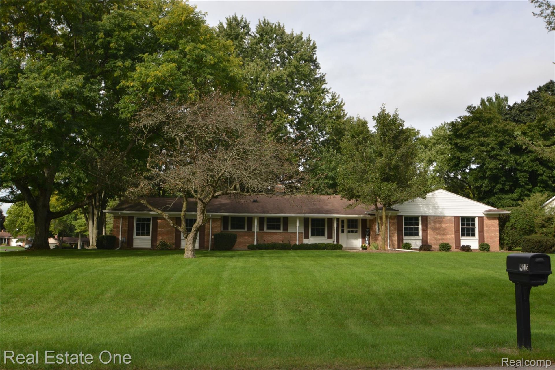 915 Ironstone Drive, Rochester Hills, Mi 48309 Main Photo