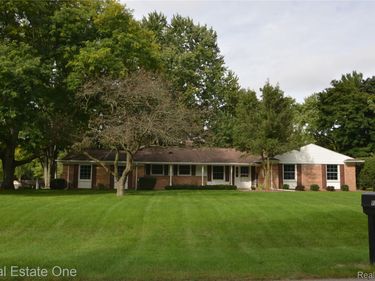 915 Ironstone Drive, Rochester Hills, Mi 48309