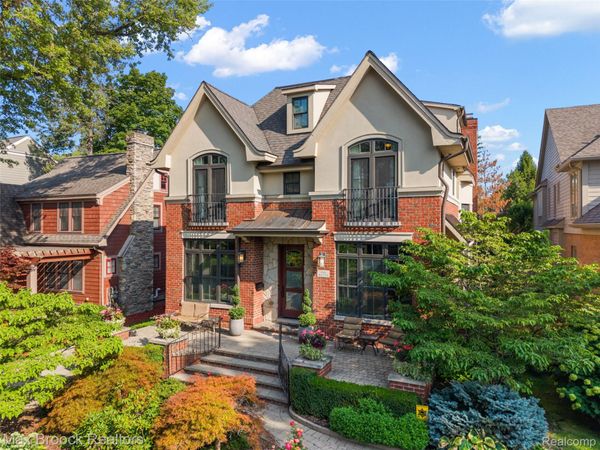 698 Hanna Street , Birmingham, Mi 48009