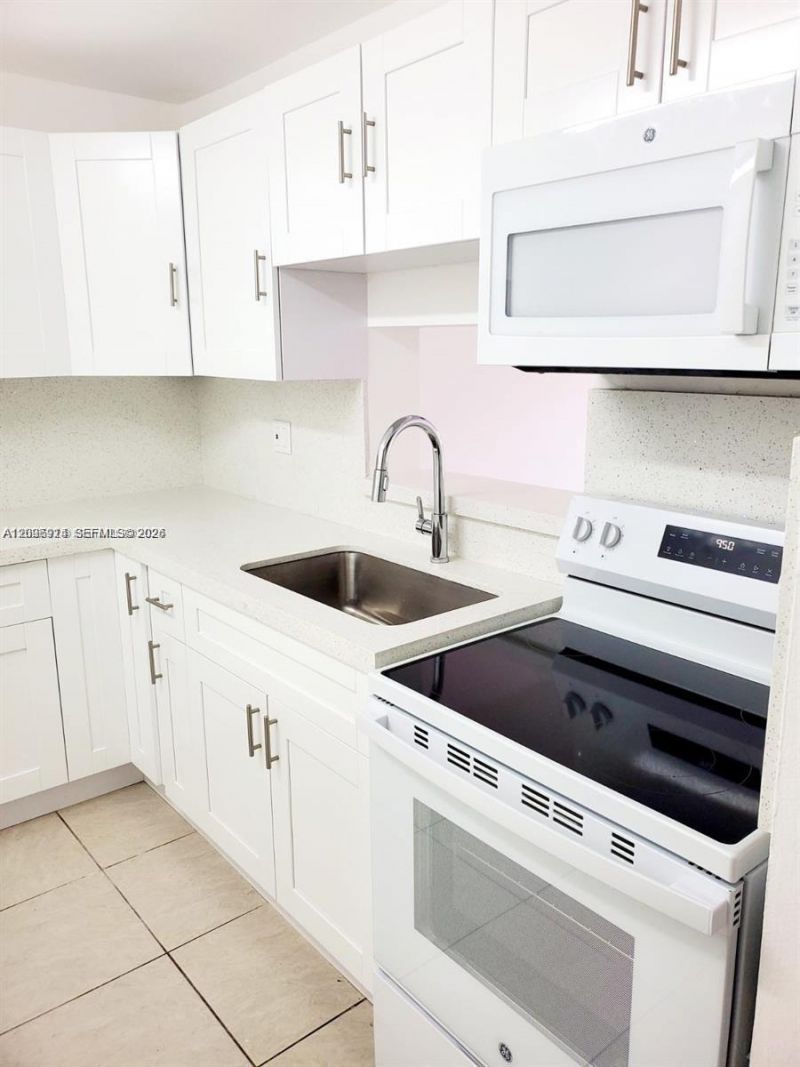 5199 NW 7th St , Unit 101, Miami, FL 33126 Photo
