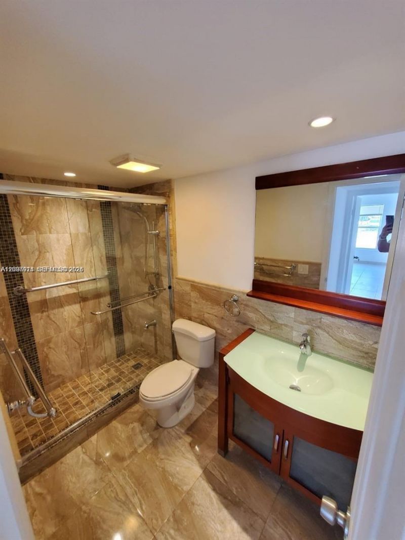 5199 NW 7th St , Unit 101, Miami, FL 33126 Photo