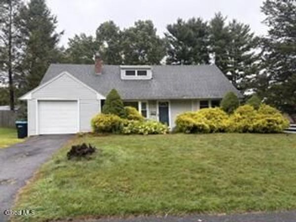 23 Dorwood Drive, Loudonville, NY 12211