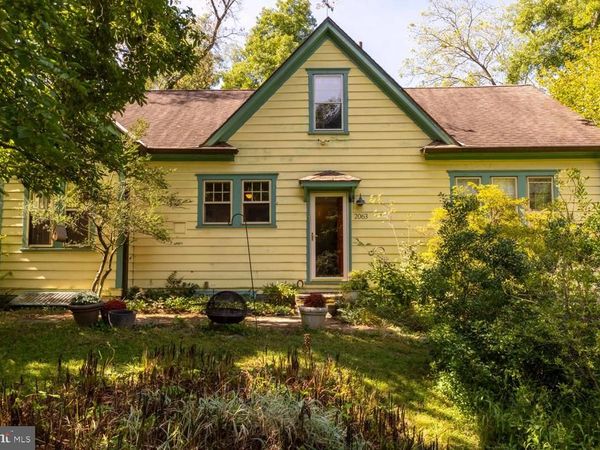 2063 HARTS LANE, CONSHOHOCKEN, PA 19428
