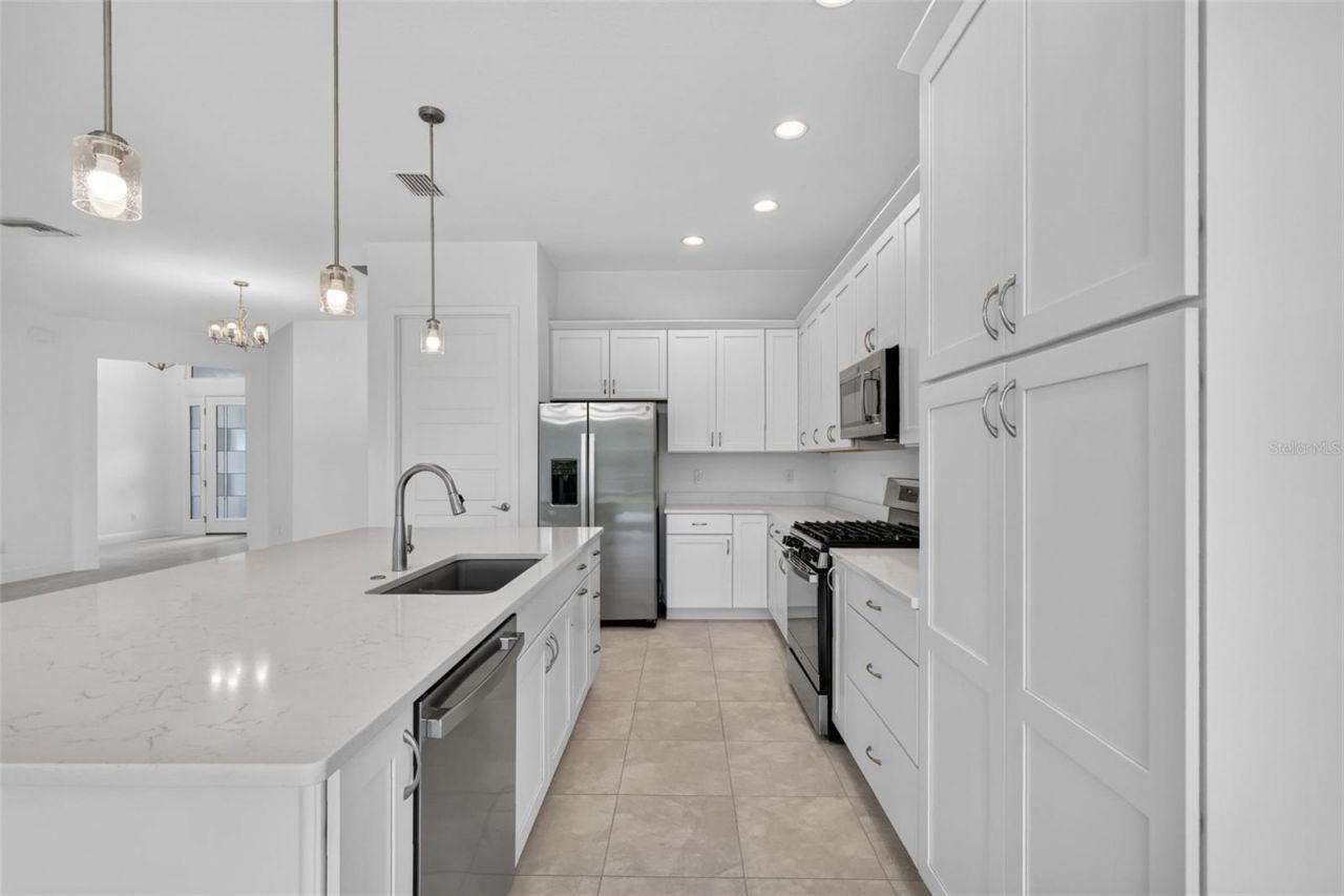 654 Shivers Loop, The Villages, FL 34762 Photo
