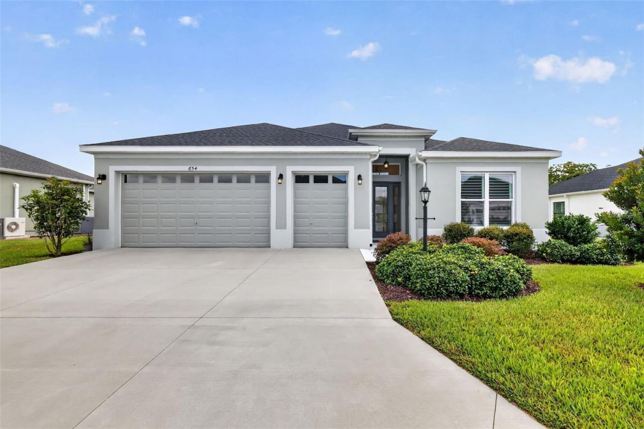 654 Shivers Loop, The Villages, FL 34762 Photo
