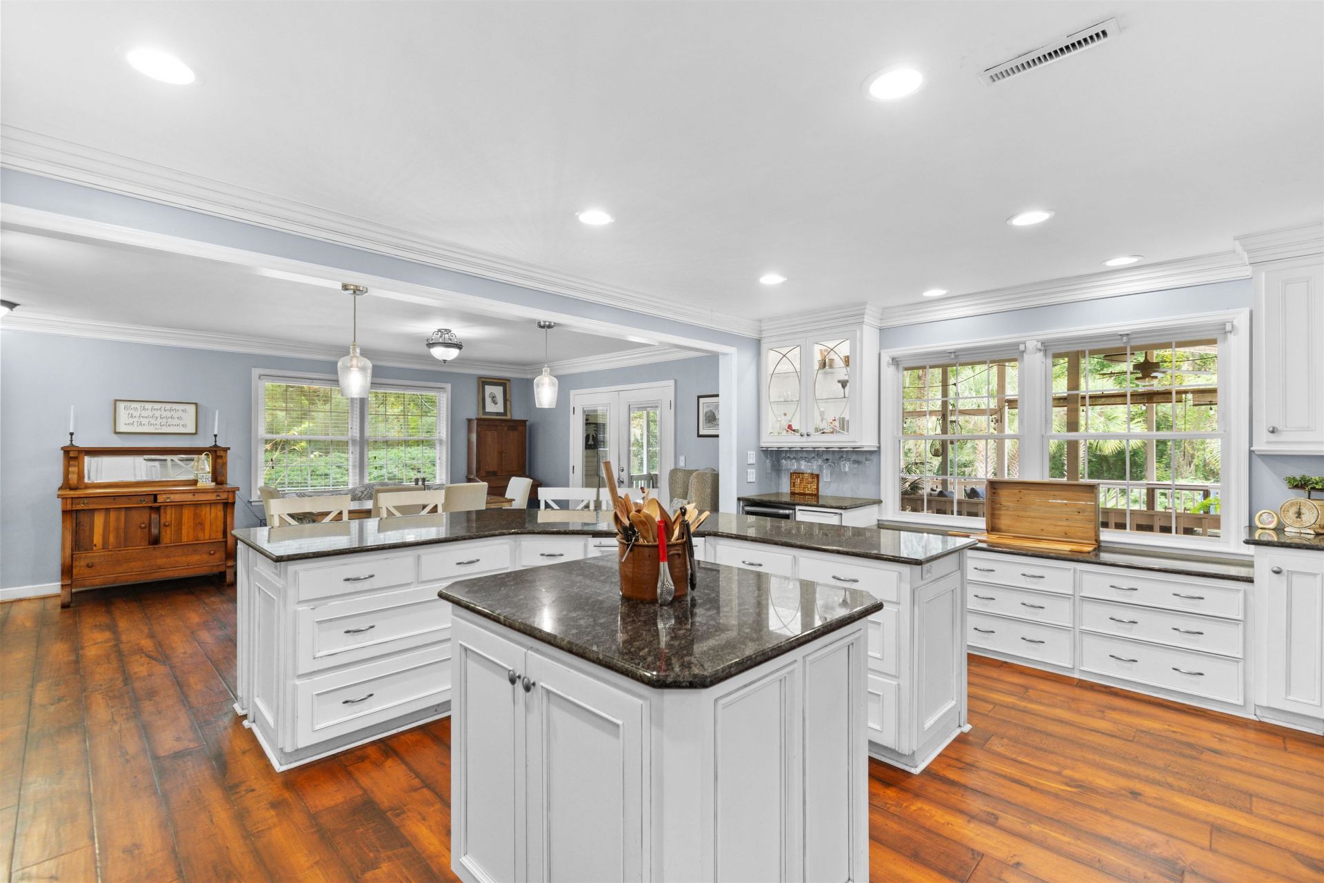 803 Woodland Dr.  Photo 8