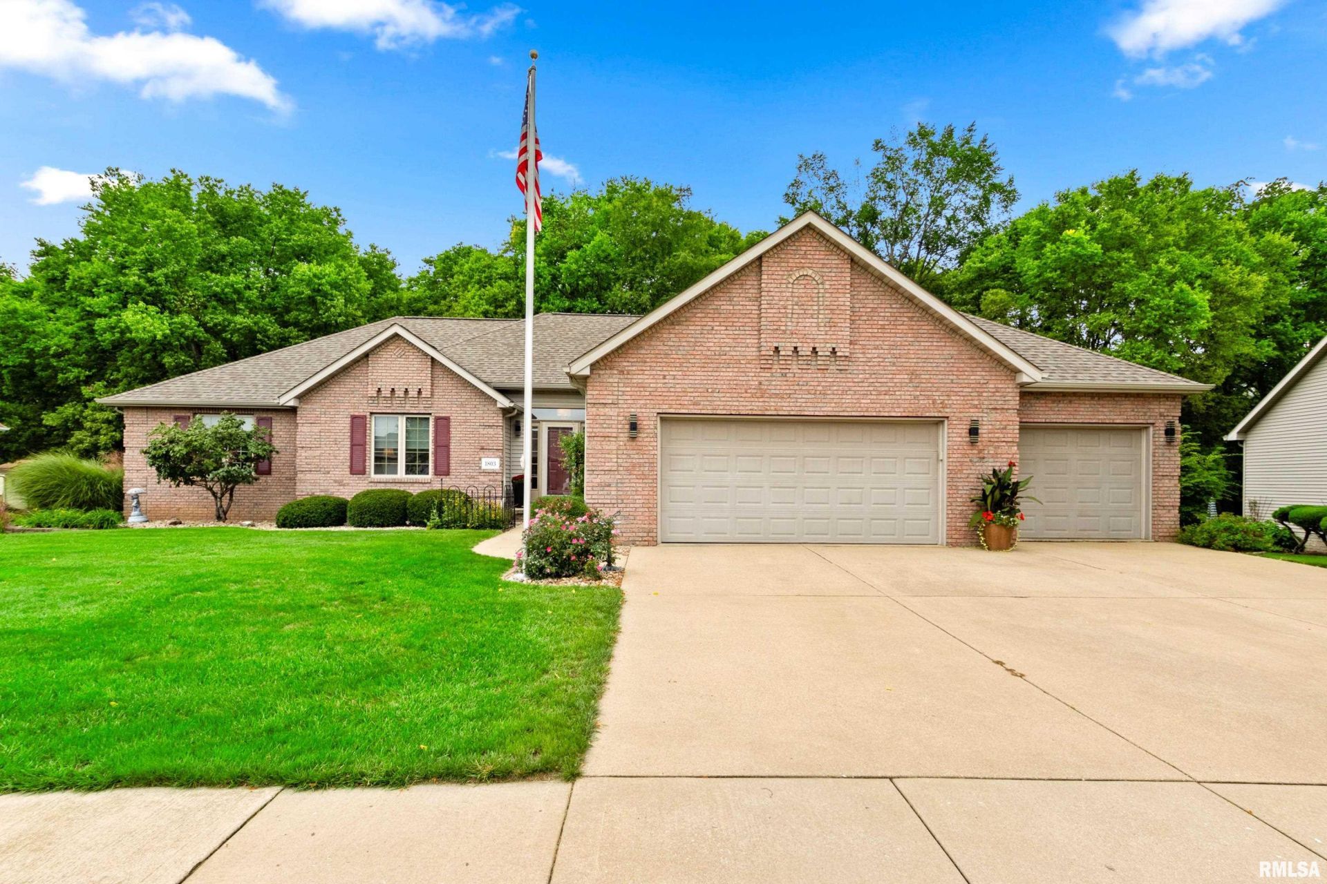 1803 Tharp Street, Pekin, IL 61554 Main Photo