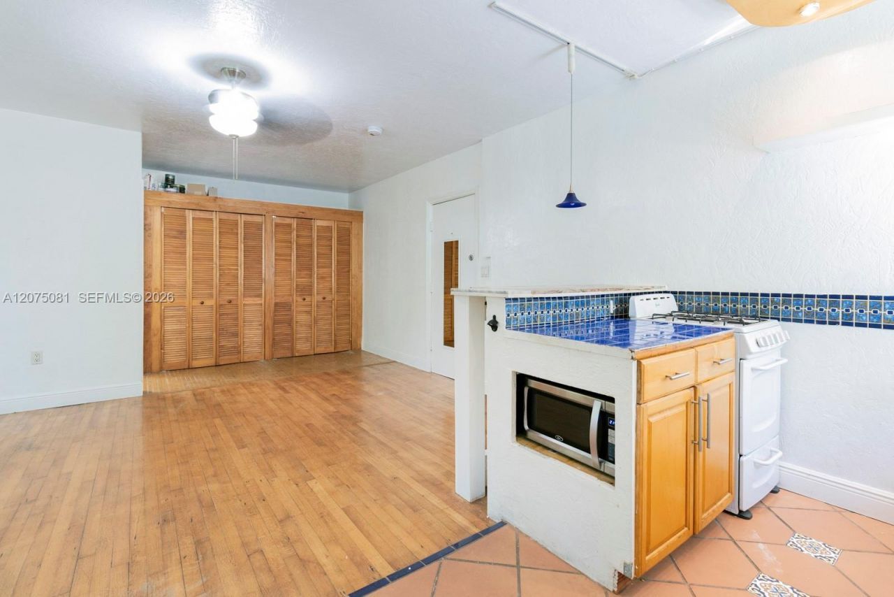 1525 Meridian Ave , Unit 209, Miami Beach, FL 33139 Photo