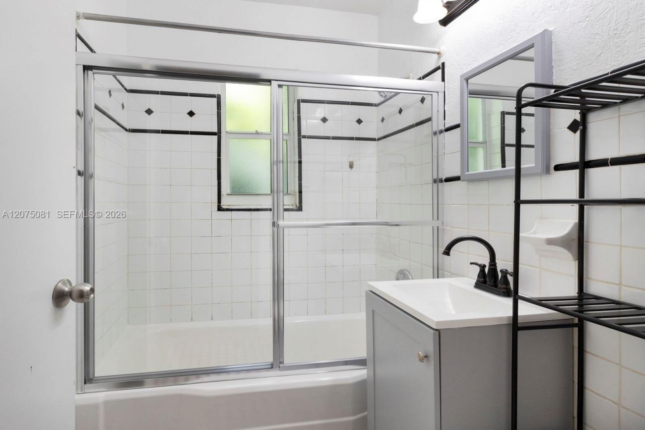 1525 Meridian Ave , Unit 209, Miami Beach, FL 33139 Photo