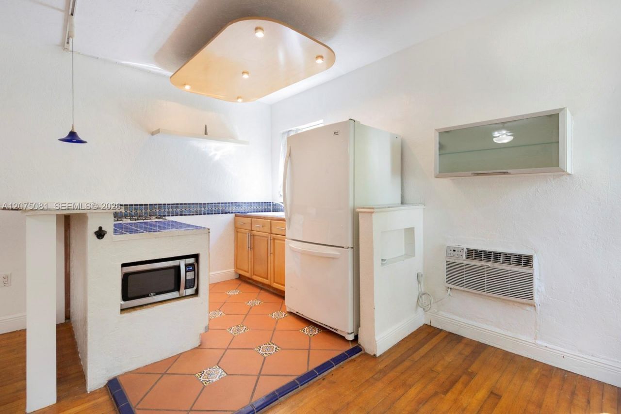 1525 Meridian Ave , Unit 209, Miami Beach, FL 33139 Photo
