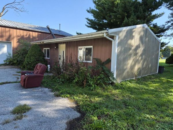 1002 13 Street , Viola, IL 61486