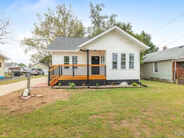 130 Harnett Avenue , Wood River, IL 62095