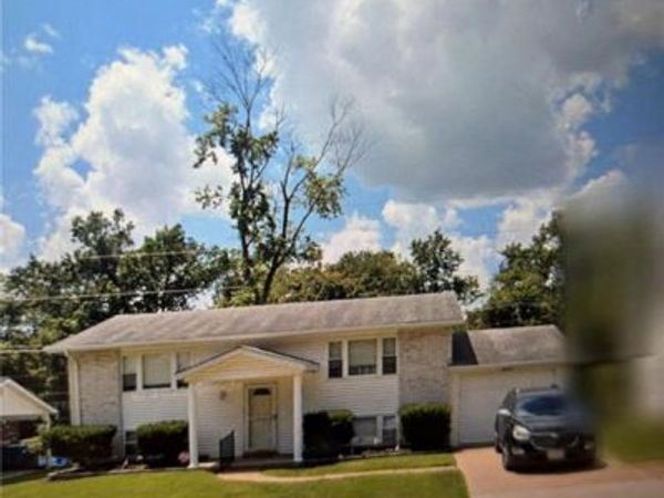 12040 Glenpark Drive, Maryland Heights, MO 63043