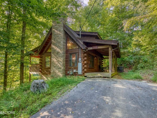 520 Ogle Drive , Pigeon Forge, TN 37863