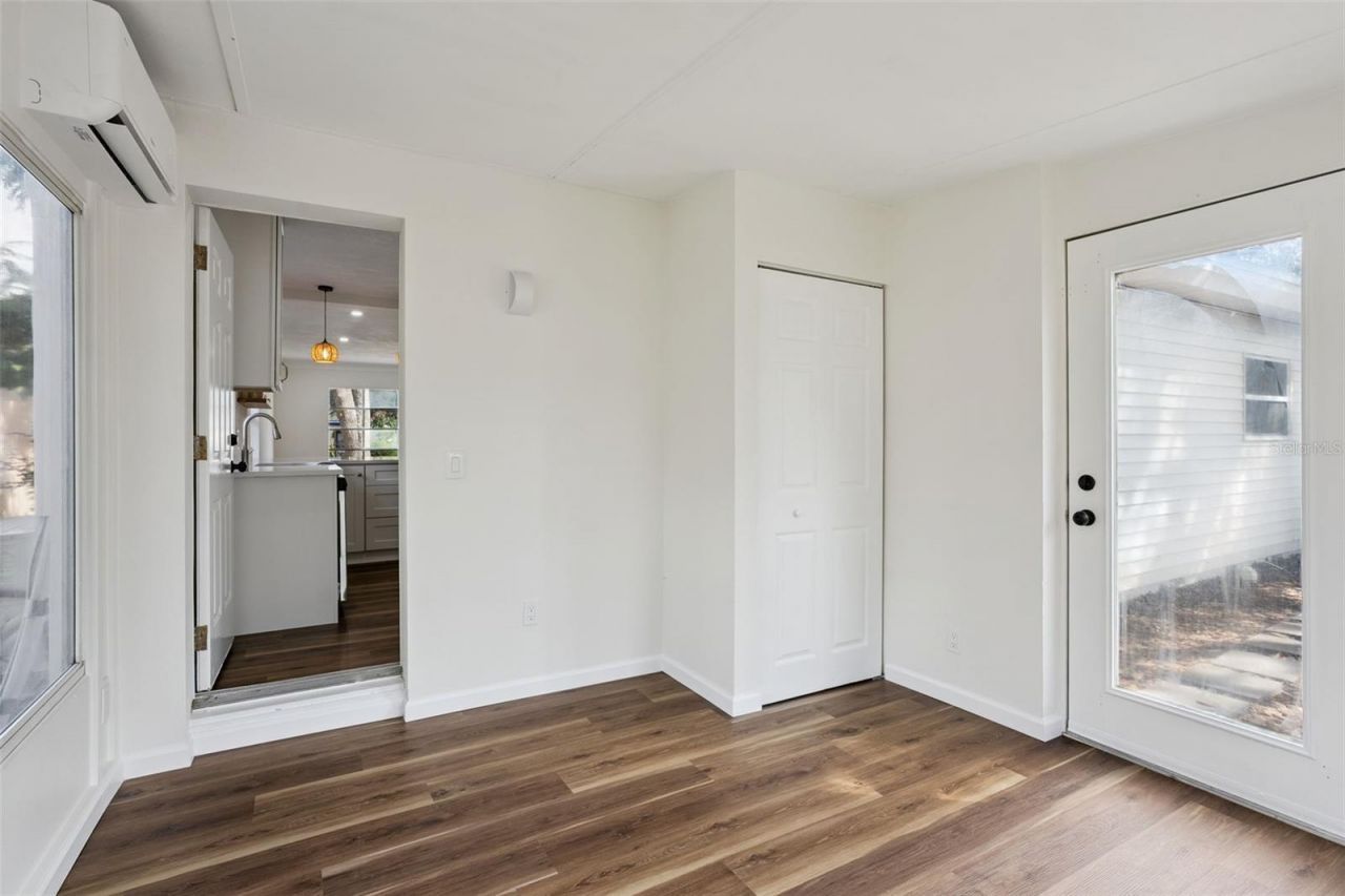 4050 Iris Street N, Saint Petersburg, FL 33703 Photo