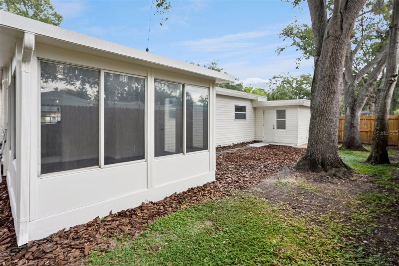 4050 Iris Street N, Saint Petersburg, FL 33703 Photo
