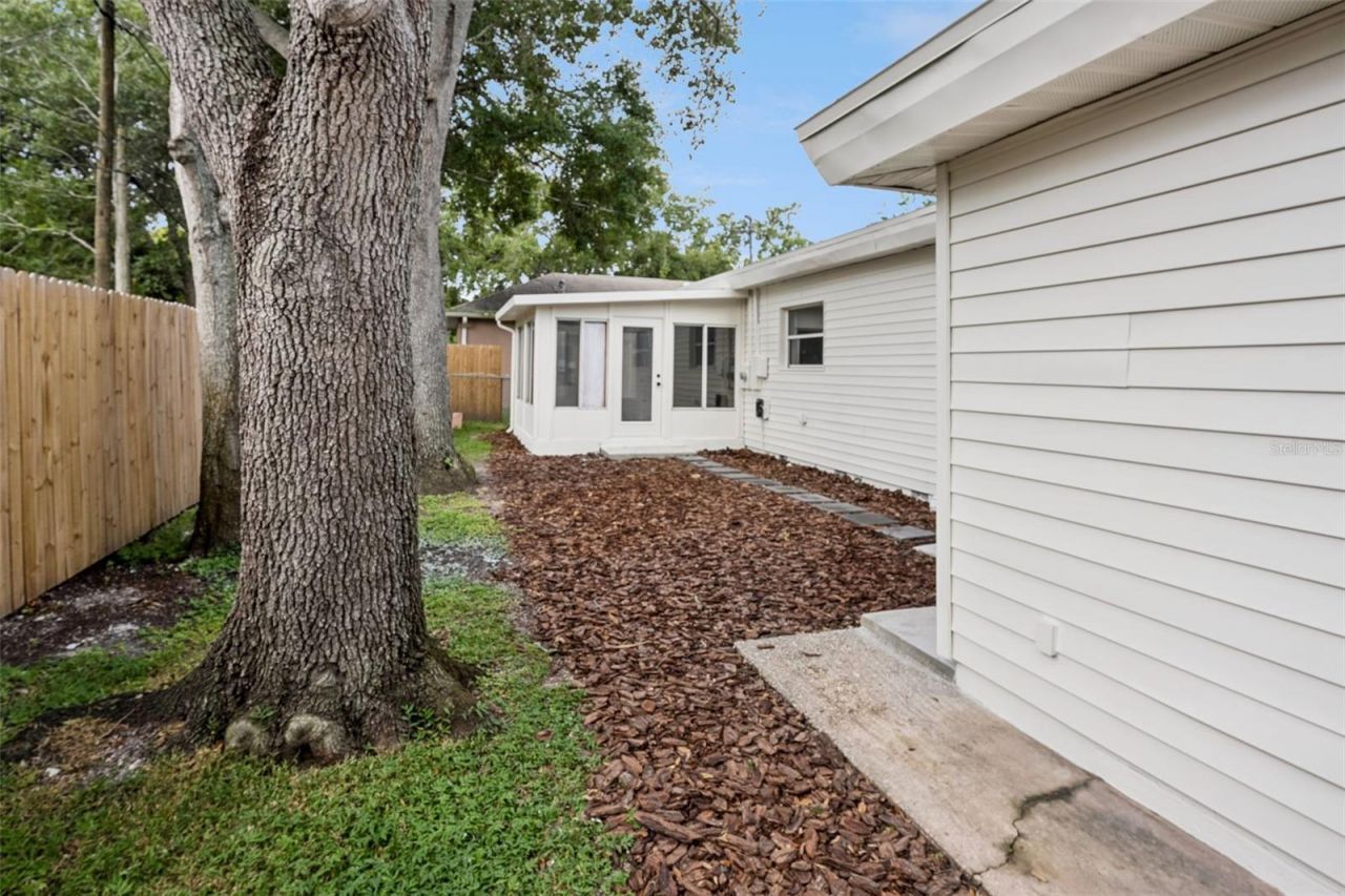 4050 Iris Street N, Saint Petersburg, FL 33703 Photo